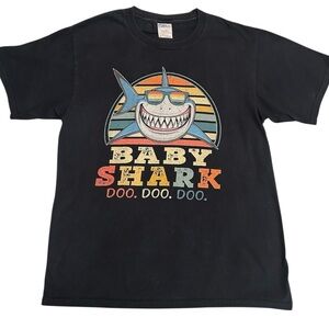 Baby Shark Black Kids T-Shirt, size Small, GUC